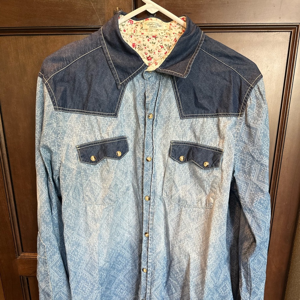 Tasha Polizzi Denim long sleeve button up
Western size XL